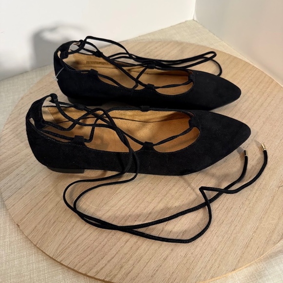 Vionic Women’s Black Suede Lace Up Ballet Flats Pointed Toe US 9 Wide - Picture 3 of 7